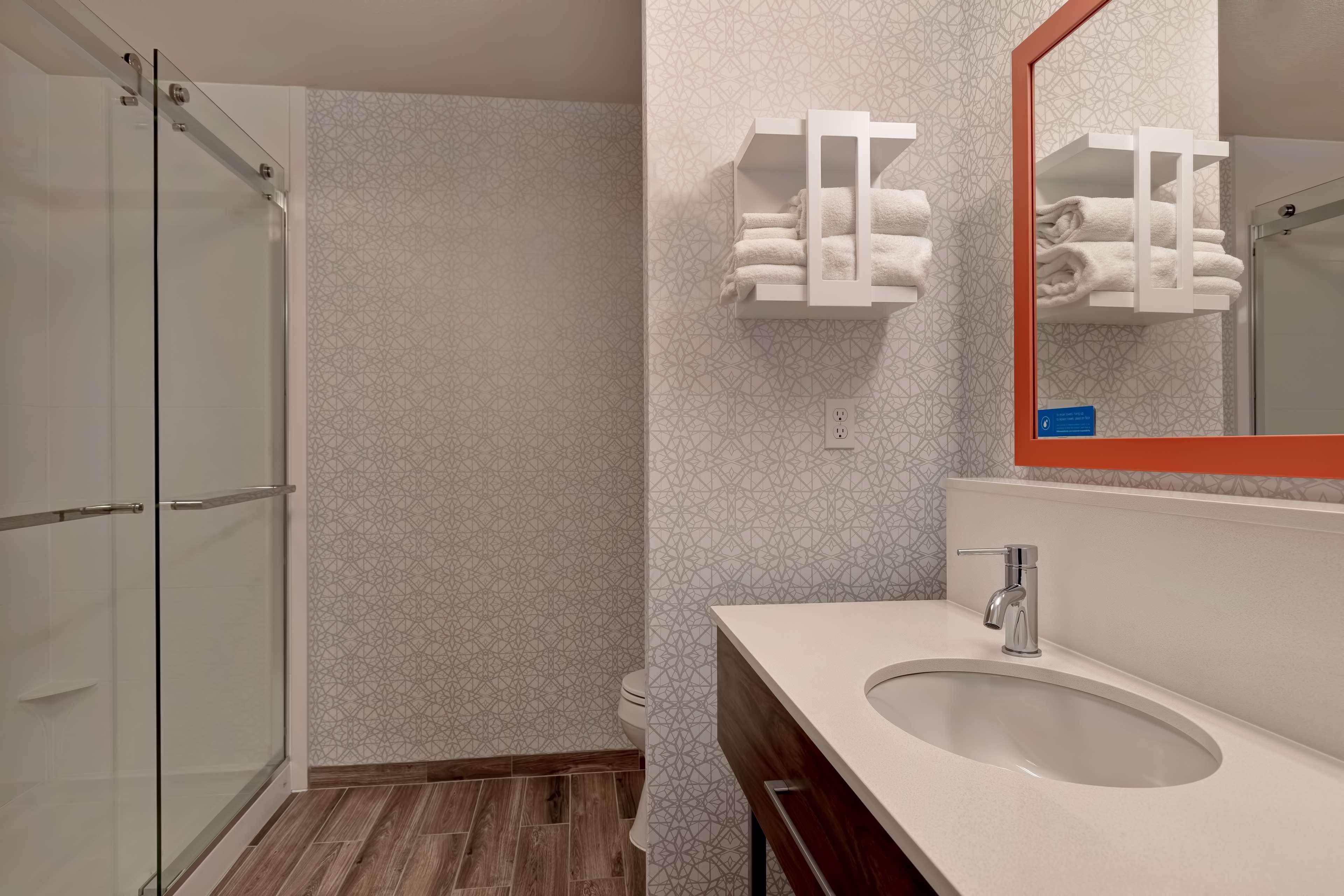 Hampton & - Sonoma County Hotel